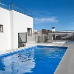 Urban Oasis Apartment With Pool & Parking