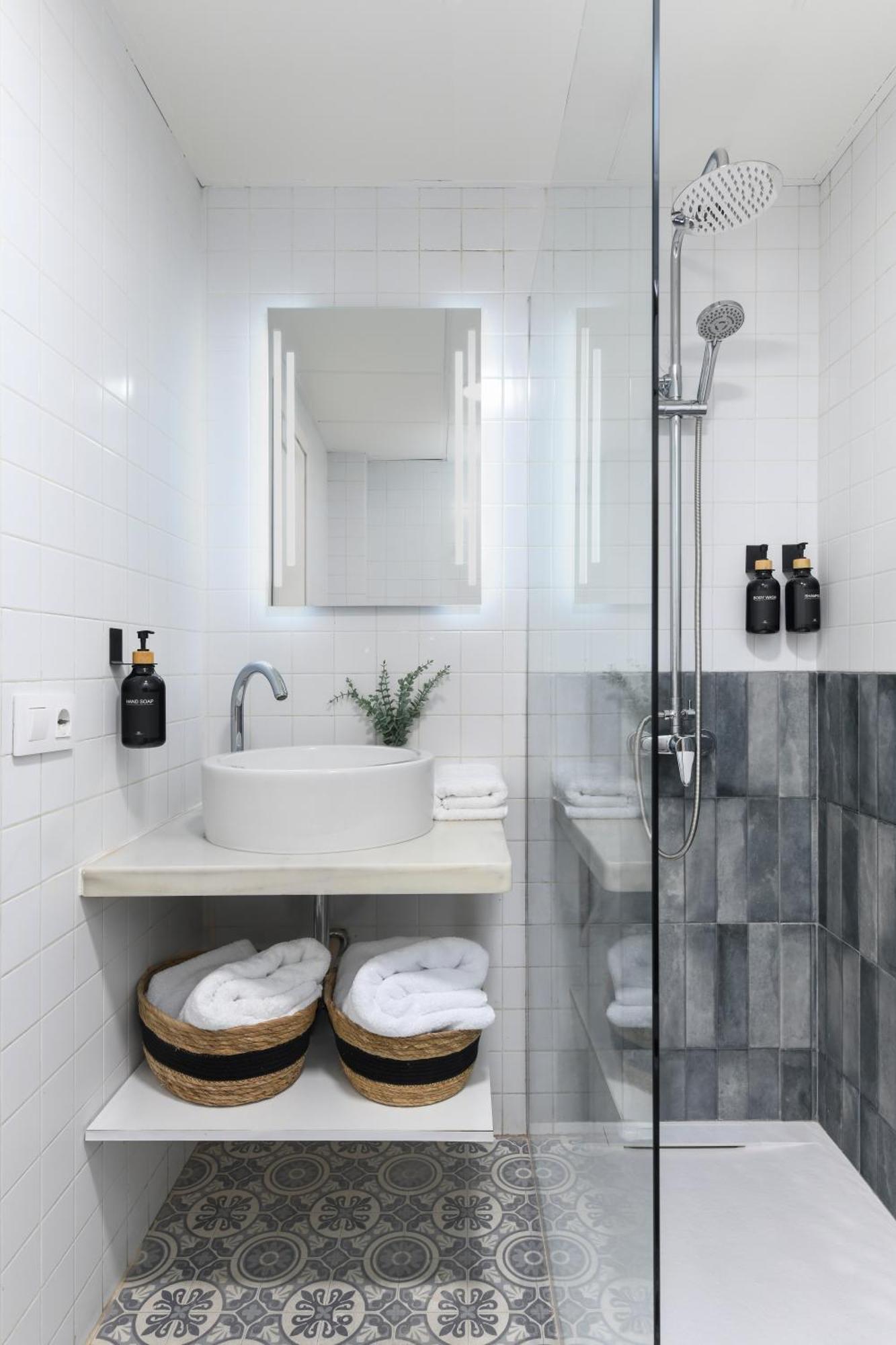 Appartement Urban Oasis With Pool & Parking Séville